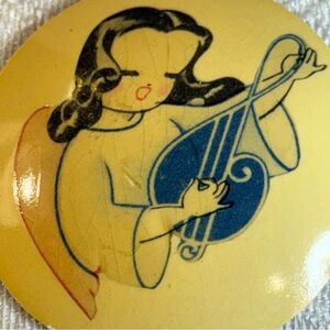 Women’s brooch/pin. Angel singing with‎ harp. Antiqued look.